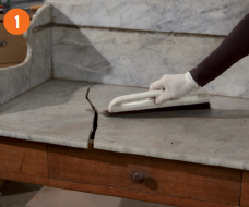Comment réparer une console en marbre ?